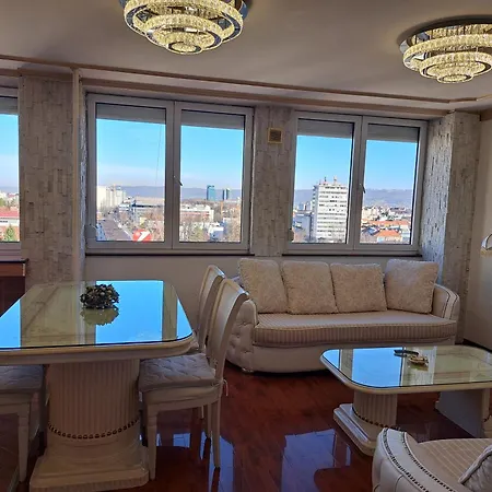 Apartment City View *